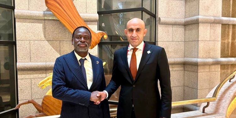 وزير التربية والتعليم يلتقي رئيس جامعة الأمم المتحدة بطوكيو لبحث سبل التعاون