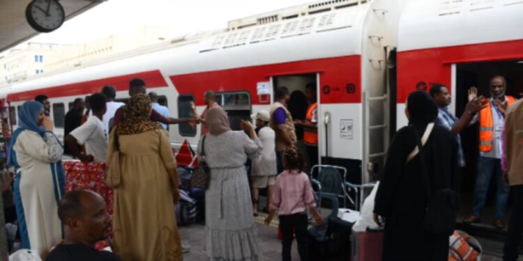 انطلاق رحلة القطار الثامنة لتسهيل العودة الطوعية للأشقاء السودانيين