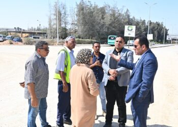 وزير الإسكان يتابع موقف تطوير الطرق والمرافق بالمناطق الصناعية بمساحة 2560 فدانا بالعاشر من رمضان