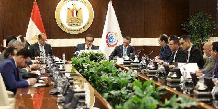 وزير الصحة يترأس اجتماعًا لمتابعة موقف ملف المساهمة التكافلية بمنظومة التأمين الصحي الشامل