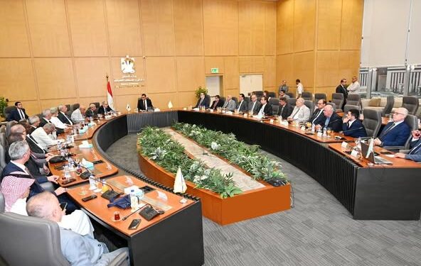 وزير الإسكان يشهد توقيع بروتوكول تعاون بين “هيئة المجتمعات العمرانية” و”اتحاد المهندسين العرب”