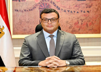 وزير الإسكان يُصدر 7 قرارات إزالة لمخالفات بناء بمدينة السادات والساحل الشمالي الغربي