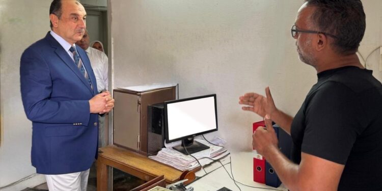 وزير قطاع الأعمال العام في زيارة مفاجئة لشركة السد العالي للمشروعات الكهربائية والصناعية “هايديليكو”