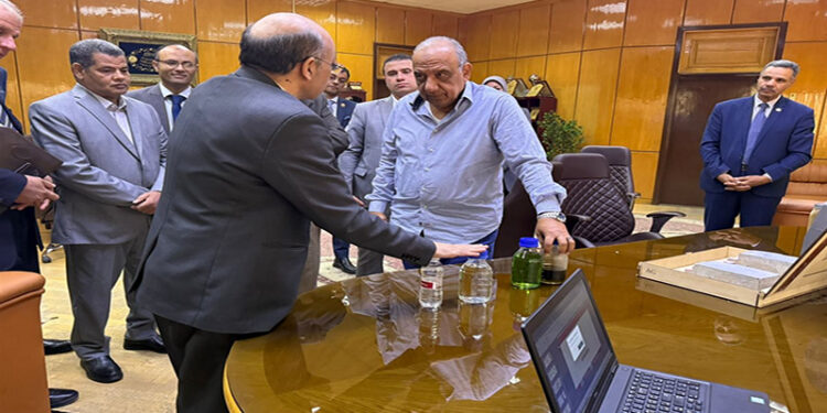 وزير الكهرباء يتابع مستجدات تنفيذ مشروعات توطين صناعة بطاريات أيون الليثيوم والخلايا الكهروضوئية