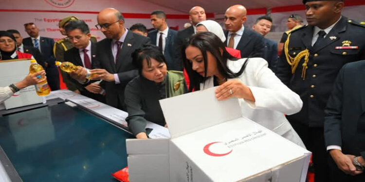 رئيس جمهورية سنغافورة وقرينته يزوران الهلال الأحمر المصري