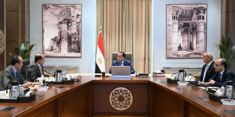 رئيس الوزراء يستعرض مع وزير المالية الملامح الأولية للحزمة الثانية من مبادرة التسهيلات الضريبية