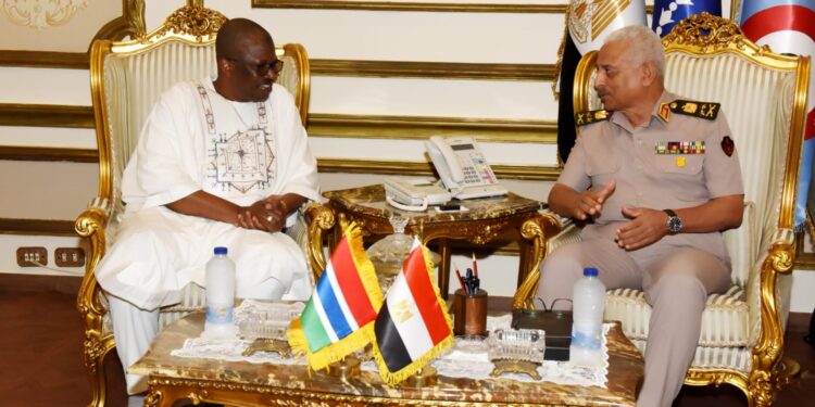 وزير الدفاع والإنتاج الحربى يلتقى وزير الدفاع لجمهورية جامبيا