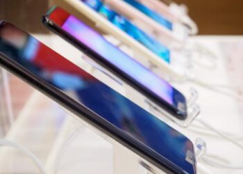 تداول أنباء عن إعفاء الموبايلات المستوردة من الرسوم الجمركية.. و«المالية» ترد