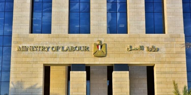 تعطل خدمات إلكترونية لوزارة العمل والخدمة خلال 48 ساعة