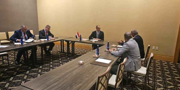 وزير الاتصالات يعرض فرص الاستثمار في صناعة الإلكترونيات خلال المنتدى العالمي لأشباه الموصلات