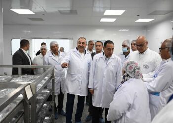 رئيس الوزراء يتفقد مصنع “المستحضرات الصيدلية الصلبة” ومصنع “المحاليل الوريدية كبيرة الحجم” بشركة النصر للكيماويات الدوائية بالقليوبية