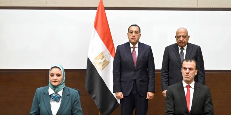 رئيس الوزراء  يشهد توقيع اتفاقية تنفيذ الدراسات النهائية لمشروع الربط الكهربائي بين مصر وأوروبا عبر إيطاليا