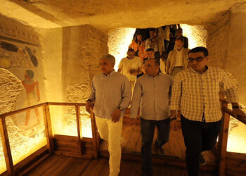 وزير السياحة والآثار يفتتح مقبرة الملك أمنحتب الثالث بمنطقة وادي الملوك بالبر الغربي بالأقصر