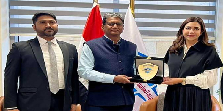 الهيئة العامة للتأمين الصحي الشامل تبحث مع السفير الهندي سبل الاستفادة من التجربة الهندية