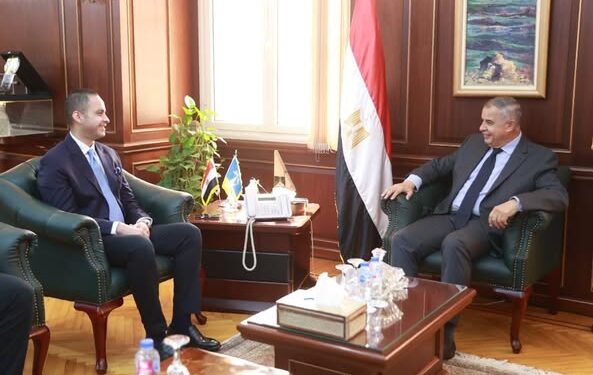 نائب وزير الصحة يبحث مع محافظ الإسكندرية تطوير الخدمات الصحية
