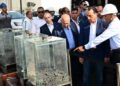 رئيس الوزراء يتفقد مراحل الإنتاج بمصنع الشركة المصرية لبلوكات الأنود الكربونية بالسخنة