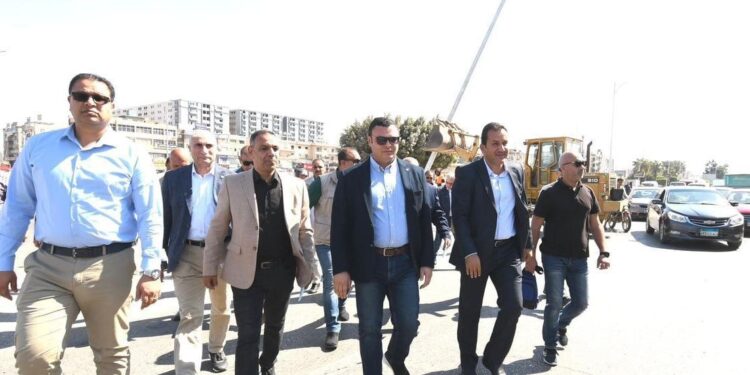 وزير الإسكان يتفقد الطرق والمحاور والميادين بمدينة العاشر من رمضان لمتابعة الأعمال التي تم وجارٍ تنفيذها