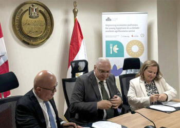 شراكة بين التعليم ودالتكس لإنشاء مدرستين فنيتين في الزراعة التكنولوجية