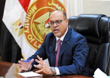 وزير العمل يدعو الشباب للاستفادة من مبادرة التدريب المهني داخل المنشآت