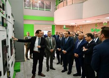 رئيس الوزراء يفتتح توسعات المصنع الإقليمي لشركة “شنايدر إلكتريك” بمدينة بدر