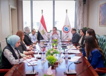 وزير الصحة يترأس اجتماعاً لتطوير خدمات العلاج الطبيعي ومعامل التحاليل بمستشفيات القطاع العلاجي