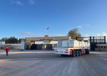 الهلال الأحمر المصري يدفع بـ 10 آلاف طن مساعدات و 90 ألف قطعة ملابس شتوية إلى غزة