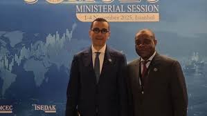 وزير الاستثمار يناقش مع سكرتير عام منظمة الدول الثماني الإسلامية ترتيبات استضافة مصر لاجتماع وزراء تجارة المجموعة