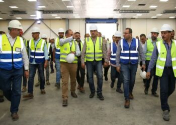 وزير قطاع الأعمال يتابع ميدانيًا تقدم أعمال المرحلة الثانية من المشروع القومي لتطوير صناعة الغزل والنسيج