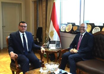 وزيرا الإسكان والعمل يبحثان تعزيز التعاون في عدد من الملفات المشتركة