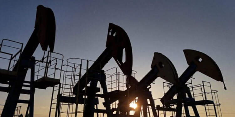 النفط يعاود الارتفاع بعد خسائر حادة مع تعثر محادثات السلام في أوكرانيا