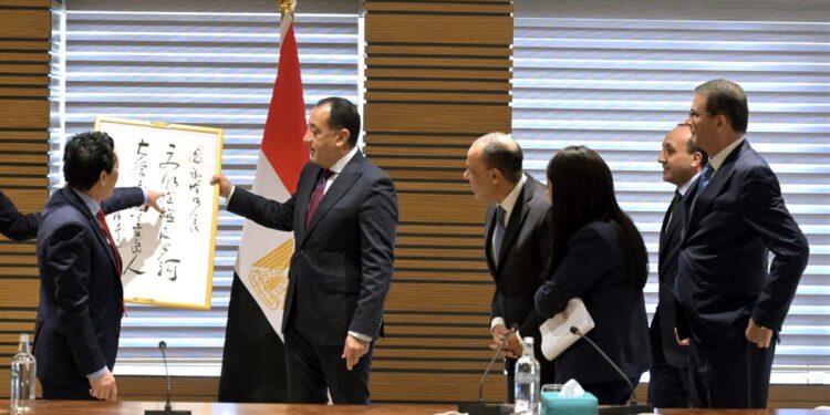 رئيس الوزراء يلتقي المدير العام لمنظمة الأغذية والزراعة للأمم المتحدة