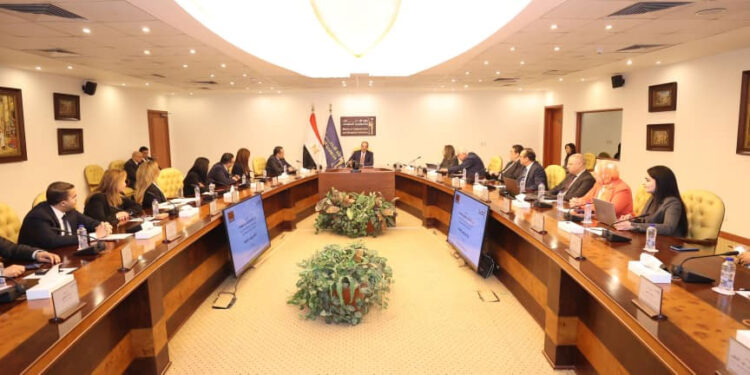 وزير الاتصالات يشهد توقيع مذكرة تفاهم مع أورنچ لدعم التشخيص الطبي عن بُعد في القرى والمناطق الحدودية