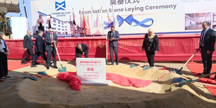 محافظ السويس يضع حجر الأساس لمصنع “شين مين” للزجاج بالعين السخنة: خطوة جديدة لتعزيز الاقتصاد الوطني وتوفير فرص العمل