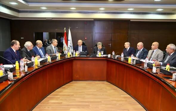 وزير الصناعة والنقل يترأس اجتماع الجمعية العامة العادية وغير العادية لشركة موانئ مصر البحرية