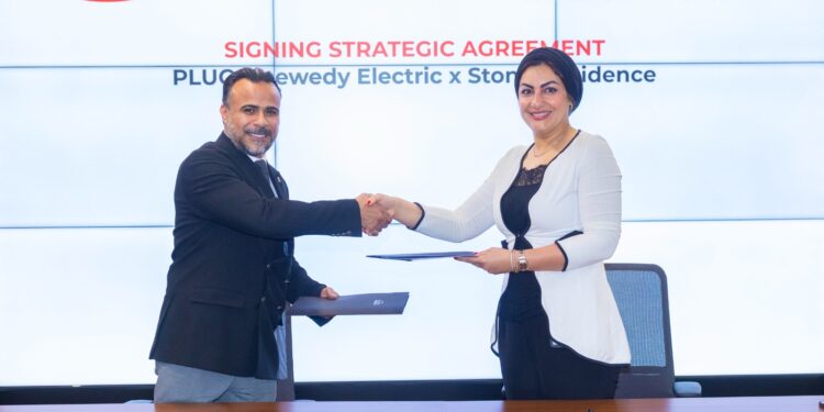 Plug تتوسع بشبكات شحن السيارات الكهربائية في المجمعات السكنية بمصر