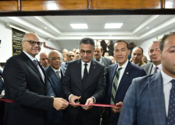 وزير التموين ومحافظ القليوبية يفتتحان مكتب السجل التجاري المميز ببنها