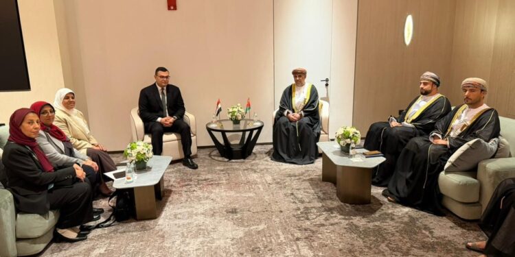 وزير الإسكان يبحث مع نظيره العماني سبل وآليات تعزيز التعاون في إنشاء وتنمية المدن الجديدة