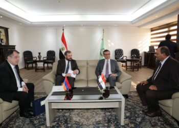 وزير الزراعة يبحث مع وزير الاقتصاد الأرميني آفاق التعاون الزراعي المشترك وزيادة فرص الاستثمار