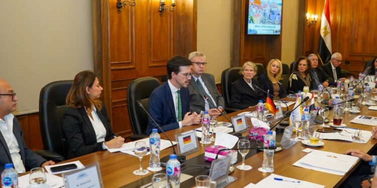 جمعية رجال أعمال إسكندرية تبحث تعزيز التعاون التجاري والاقتصادي مع السفير الألماني