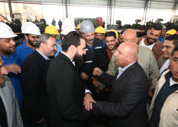 وزير الصناعة والنقل يتفقد منطقتي “قفط” و”هو” الصناعيتين بمحافظة قنا