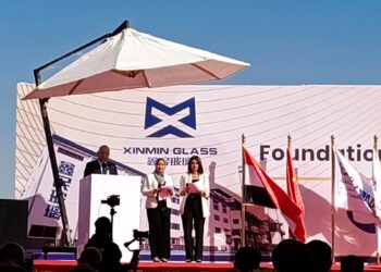 المنطقة الاقتصادية لقناة السويس تعزز الاستثمار الصيني بوضع حجر أساس مصنع شين مين للرجاج