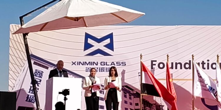 المنطقة الاقتصادية لقناة السويس تعزز الاستثمار الصيني بوضع حجر أساس مصنع شين مين للرجاج