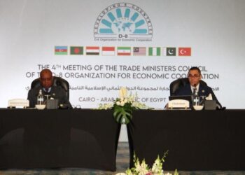 وزير الاستثمار يترأس اجتماعات الدورة الرابعة لمجلس وزراء التجارة بمجموعة الدول الثماني النامية D-8