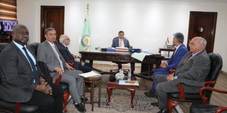 وزير الزراعة يعقد اجتماعًا مع الأمين التنفيذي لمرصد الصحراء والساحل