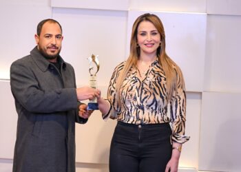 بالصور.. رئيس سيلفر سكرين يحصد جائزة التميز والابداع العربى كافضل شركة تسويق وتنظيم مؤتمرات لعام 2025