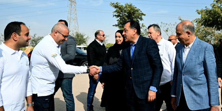 رئيس الوزراء يتفقد التشغيل التجريبي لمصنع شركة القناة للسكر والاستعدادات لموسم بنجر السكر ٢٠٢٦