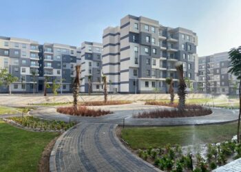 وزير الإسكان يعلن طرح حزمة من الفرص الاستثمارية بمدينتي العبور وأسيوط الجديدتين