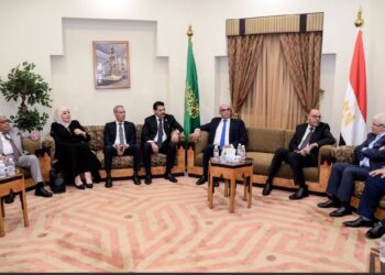 – وزير العمل يعقد لقاءً مع ممثلي الجالية المصرية والمستثمرين بمقر القنصلية المصرية في جدة