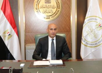 وزير التعليم يعلن حركة تغييرات وتنقلات لمديري ووكلاء المديريات