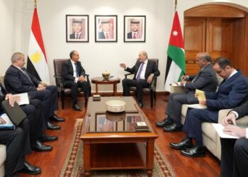 وزير الخارجية يبحث العلاقات الثنائية والتطورات الإقليمية مع نظيره الأردني في عمّان